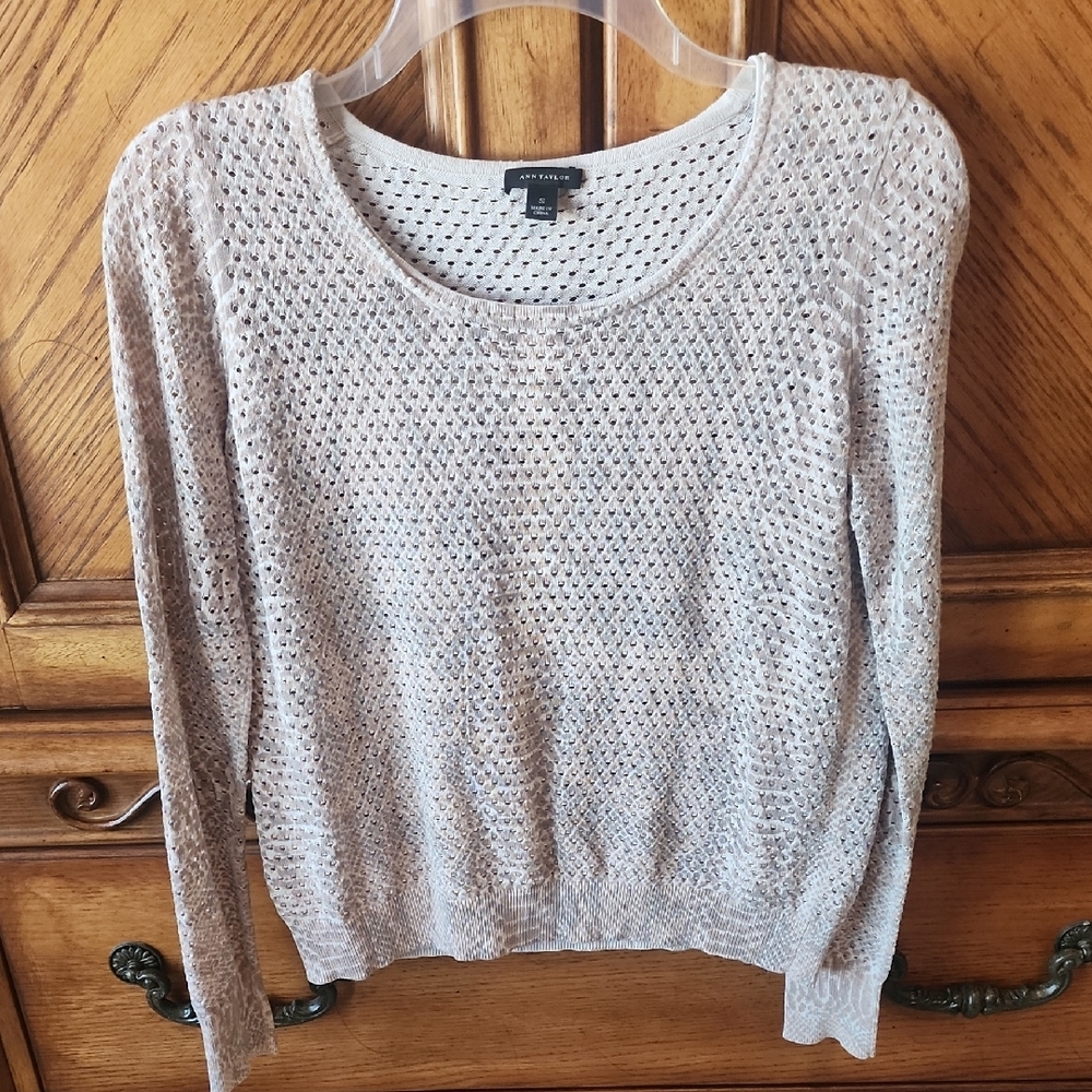 Ann Taylor Light Neutral Scoop Neck Top - Picture 8 of 12